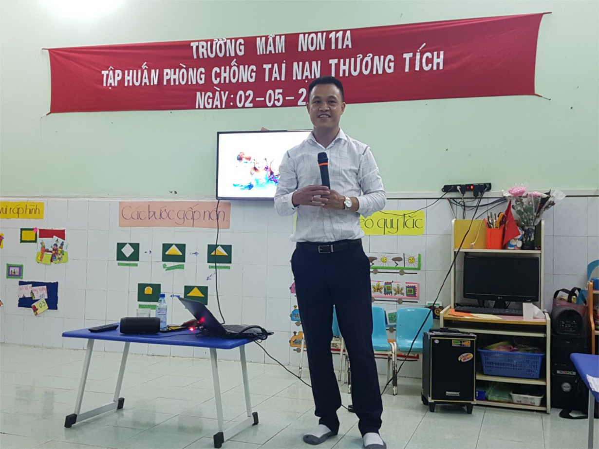 Giang vien huong dan.jpg